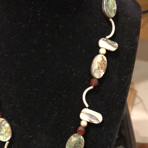 Handmade alabaster and sterling silver necklace - Picture 4 of 8